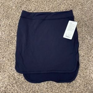Lululemon navy city skirt new size 8